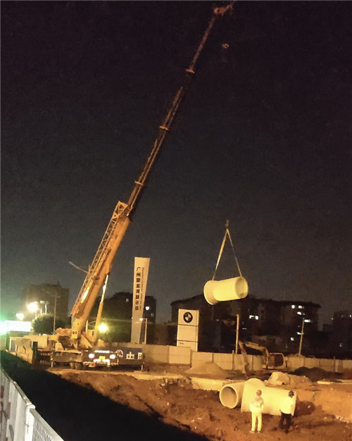 阿坝“弯臂矫正”—— 吊车的 “形变补偿” 技术